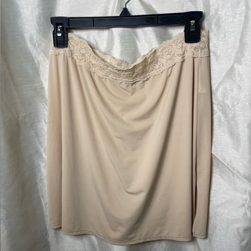Nude Bodycon Classic Staple Lace Lined Waist Mini Skirt w/ Thigh Slit Shapewear